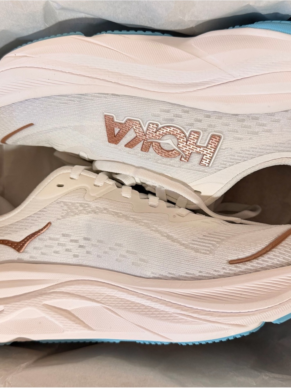 NWT Women’s Hoka Skyflow in Frost/Rose Gold Running Shoes - Picture 10 of 14